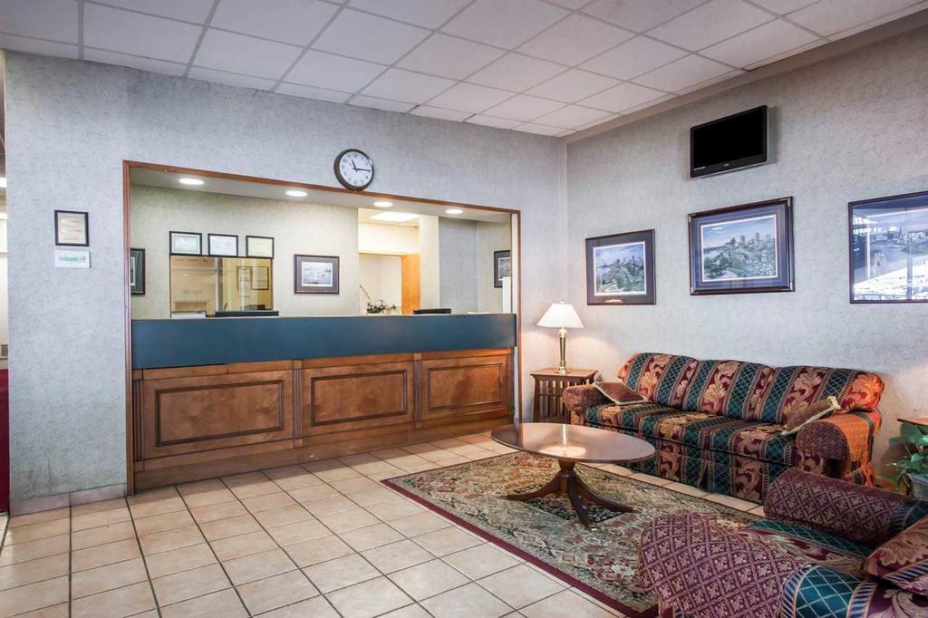 Econo Lodge Downtown Memphis Exterior photo